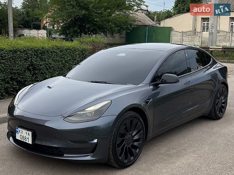 Седан Tesla Model 3 2023 в Харкові