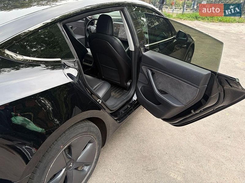 Седан Tesla Model 3 2019 в Виннице