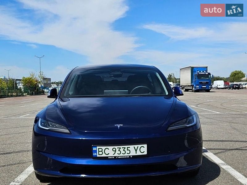 Седан Tesla Model 3 2024 в Львові
