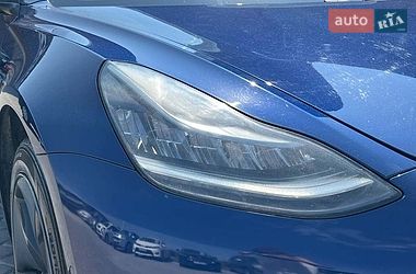 Седан Tesla Model 3 2019 в Львове