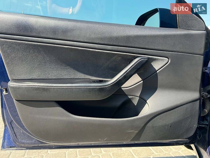 Седан Tesla Model 3 2019 в Львове