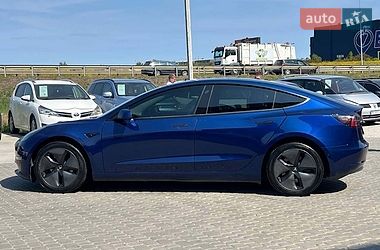 Седан Tesla Model 3 2019 в Львове