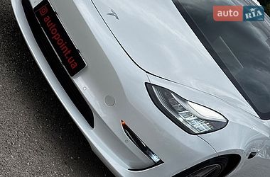 Седан Tesla Model 3 2019 в Білогородці