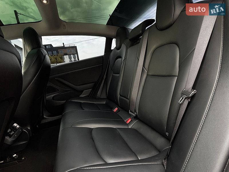 Седан Tesla Model 3 2019 в Білогородці