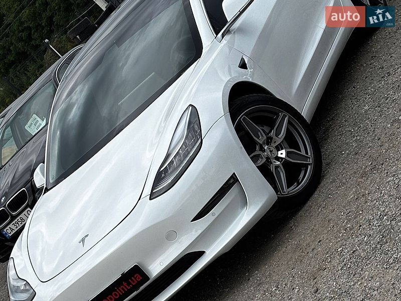 Седан Tesla Model 3 2019 в Білогородці