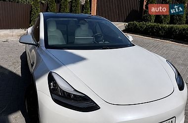 Седан Tesla Model 3 2019 в Киеве