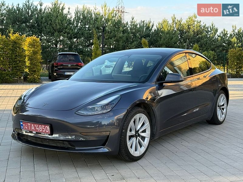 Седан Tesla Model 3 2022 в Луцьку