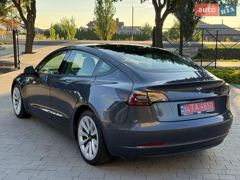 Седан Tesla Model 3 2022 в Луцьку