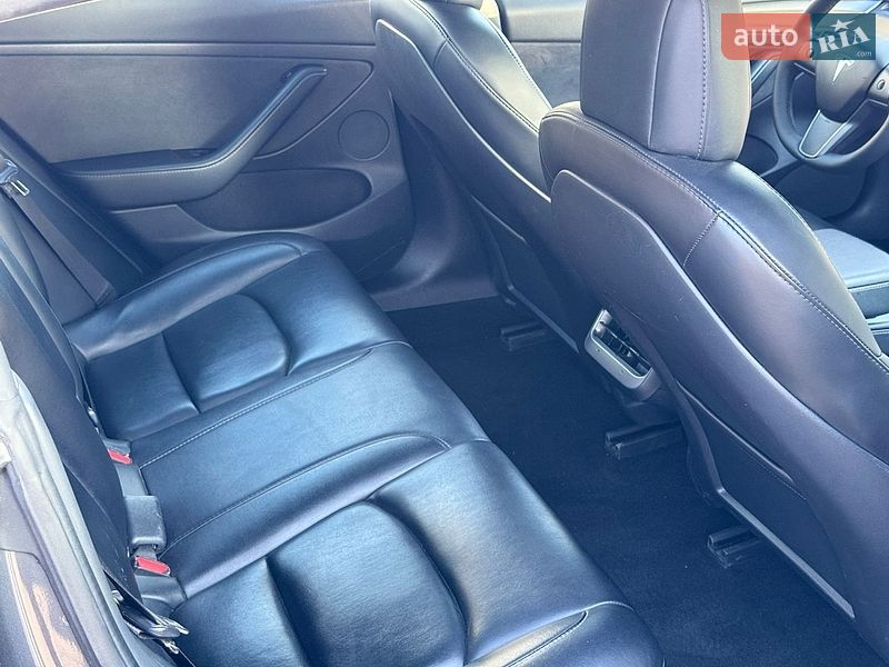 Седан Tesla Model 3 2022 в Луцьку