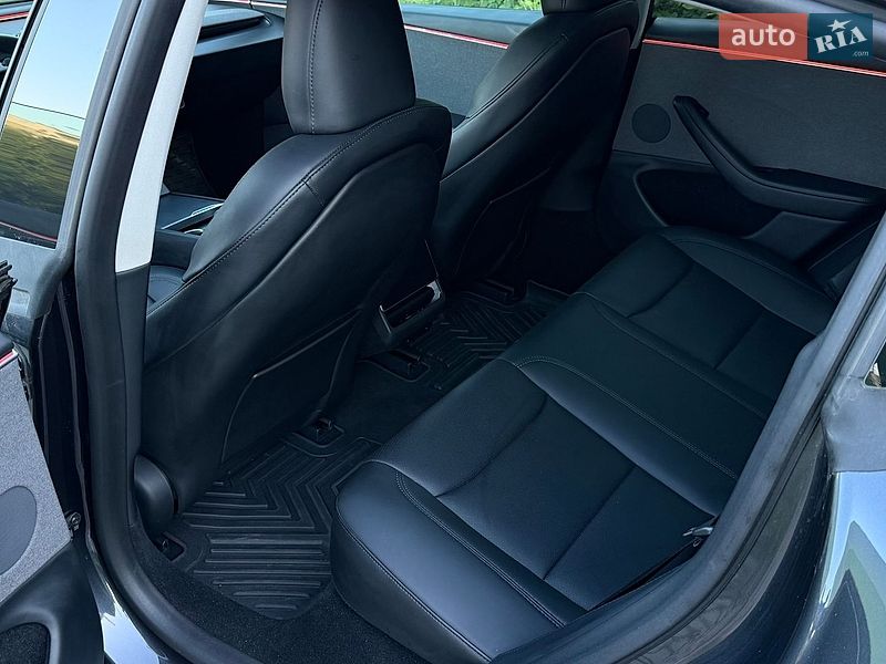 Седан Tesla Model 3 2024 в Львові