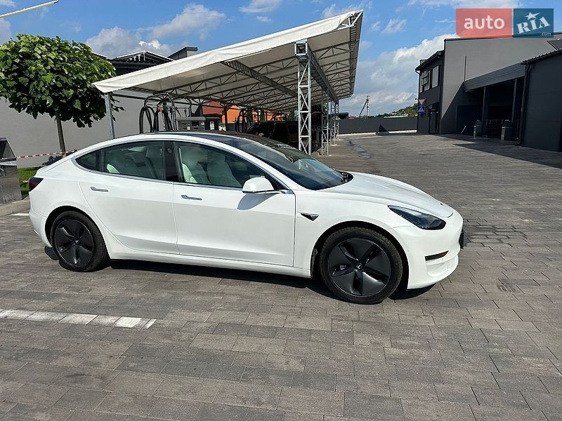 Седан Tesla Model 3 2019 в Луцке