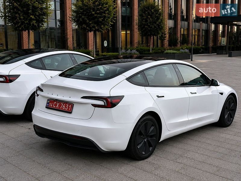 Tesla Model 3 2024