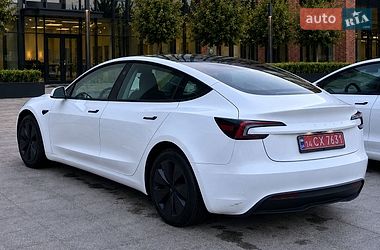 Седан Tesla Model 3 2024 в Черкасах
