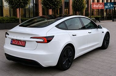 Седан Tesla Model 3 2024 в Черкасах