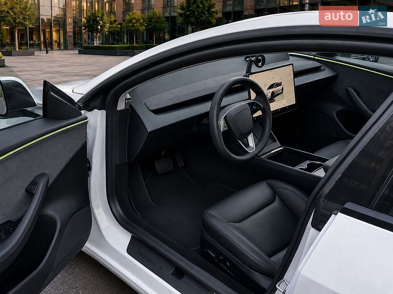 Седан Tesla Model 3 2024 в Черкасах