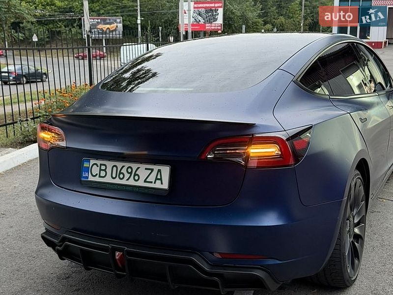 Седан Tesla Model 3 2022 в Киеве