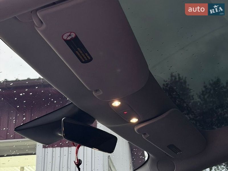 Седан Tesla Model 3 2022 в Киеве