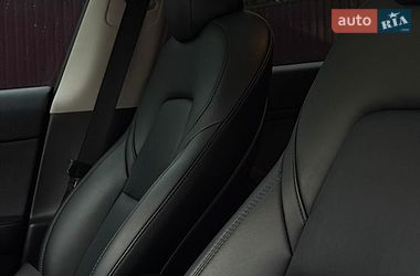 Седан Tesla Model 3 2022 в Киеве