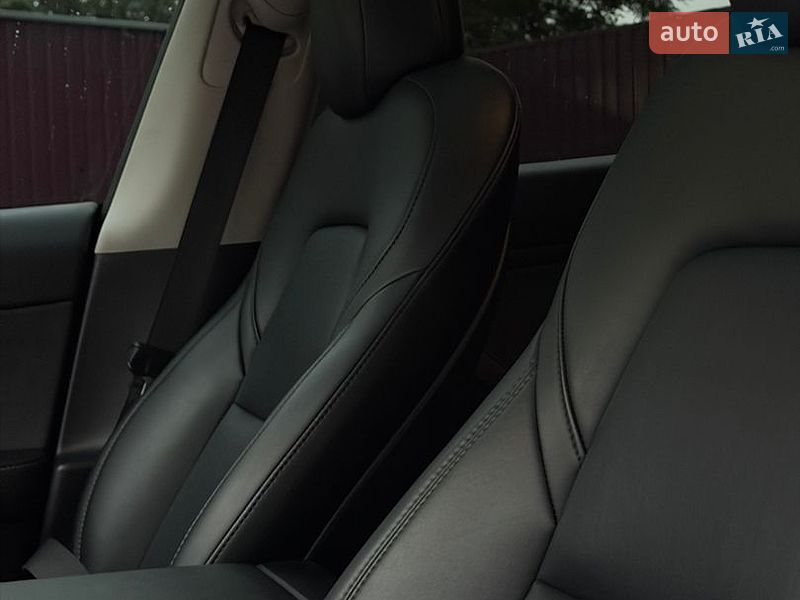 Седан Tesla Model 3 2022 в Киеве