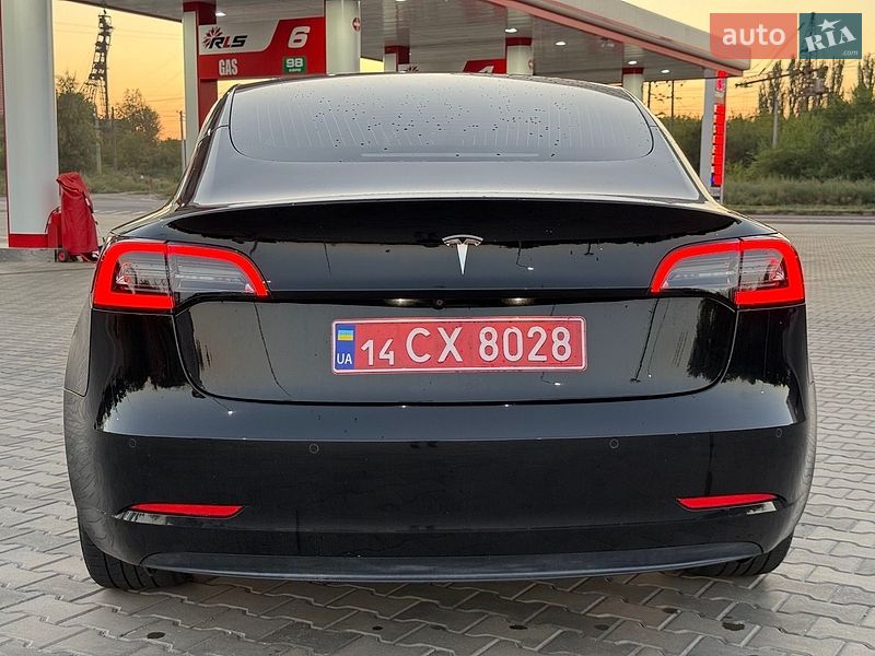 Седан Tesla Model 3 2020 в Кривому Розі