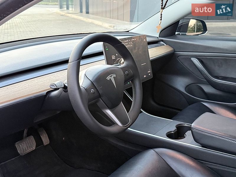 Седан Tesla Model 3 2020 в Кривому Розі