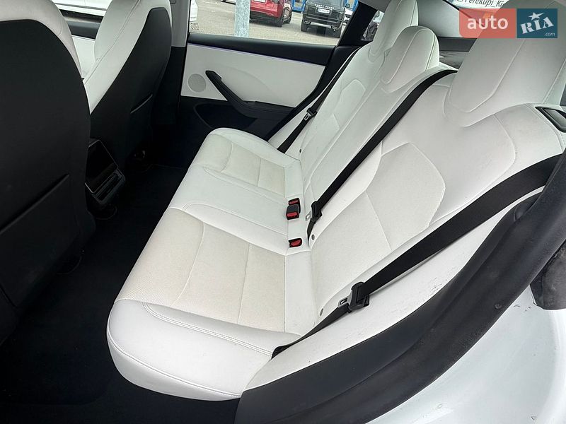 Седан Tesla Model 3 2023 в Києві