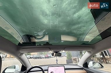 Седан Tesla Model 3 2020 в Киеве