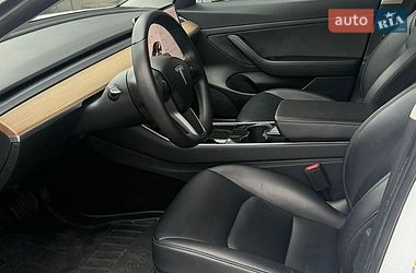 Седан Tesla Model 3 2020 в Киеве