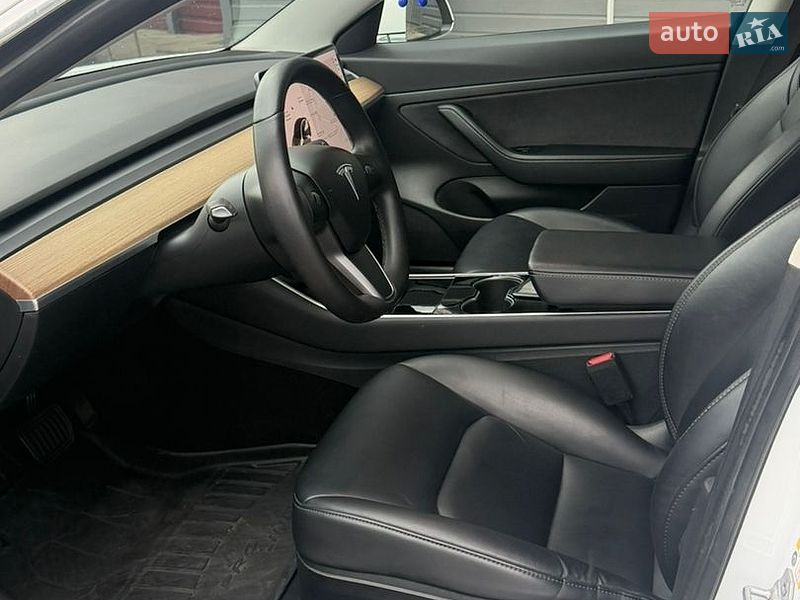 Седан Tesla Model 3 2020 в Киеве