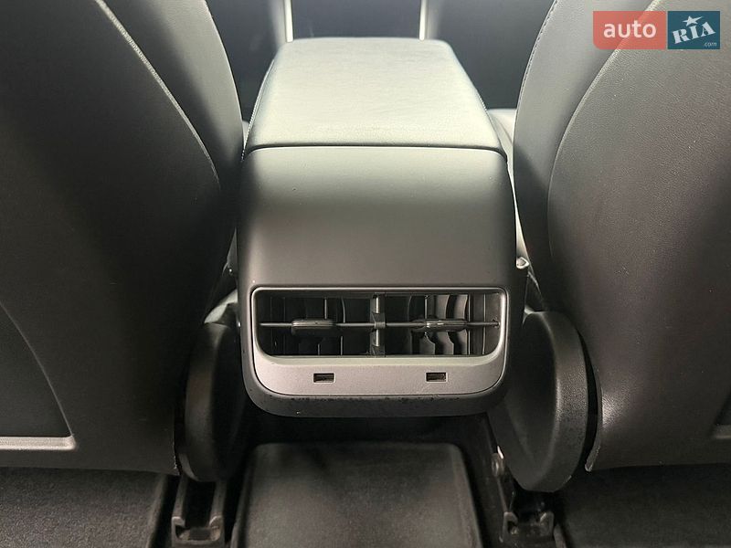 Седан Tesla Model 3 2020 в Киеве