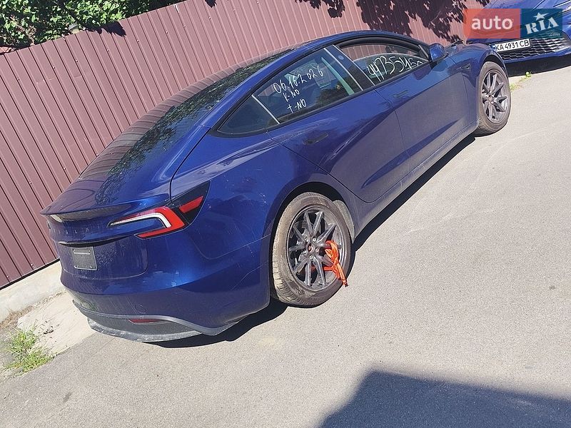 Седан Tesla Model 3 2025 в Києві