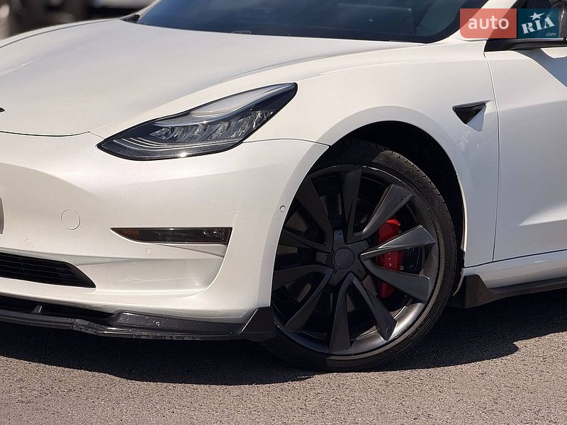 Седан Tesla Model 3 2019 в Кривому Розі