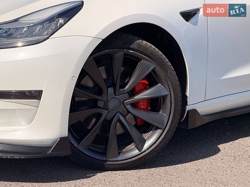Седан Tesla Model 3 2019 в Кривому Розі