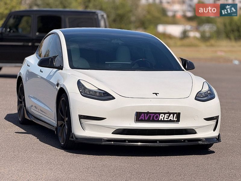 Седан Tesla Model 3 2019 в Кривому Розі