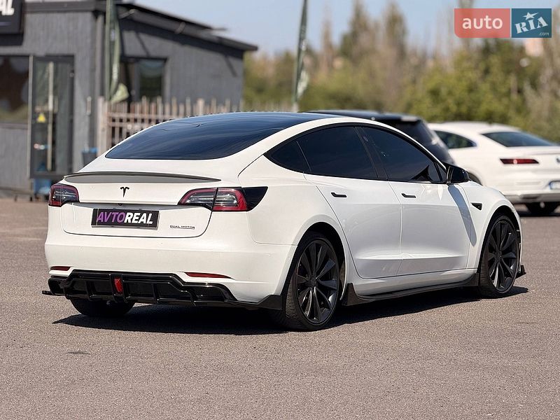Седан Tesla Model 3 2019 в Кривому Розі
