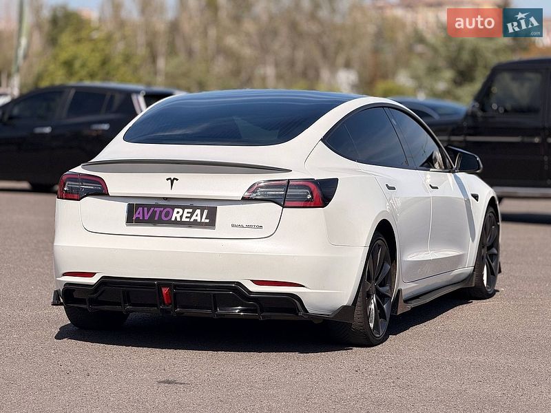 Седан Tesla Model 3 2019 в Кривому Розі