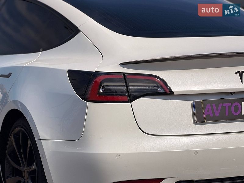 Седан Tesla Model 3 2019 в Кривому Розі
