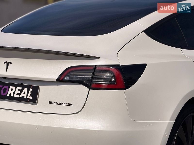 Седан Tesla Model 3 2019 в Кривому Розі