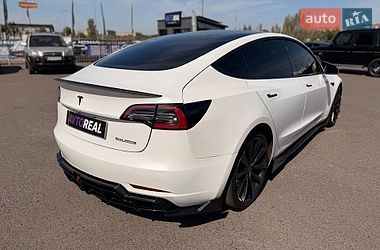 Седан Tesla Model 3 2019 в Кривому Розі