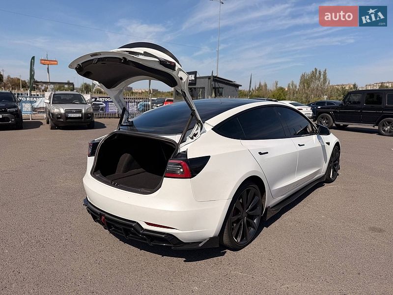 Седан Tesla Model 3 2019 в Кривому Розі