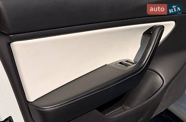 Седан Tesla Model 3 2019 в Кривому Розі