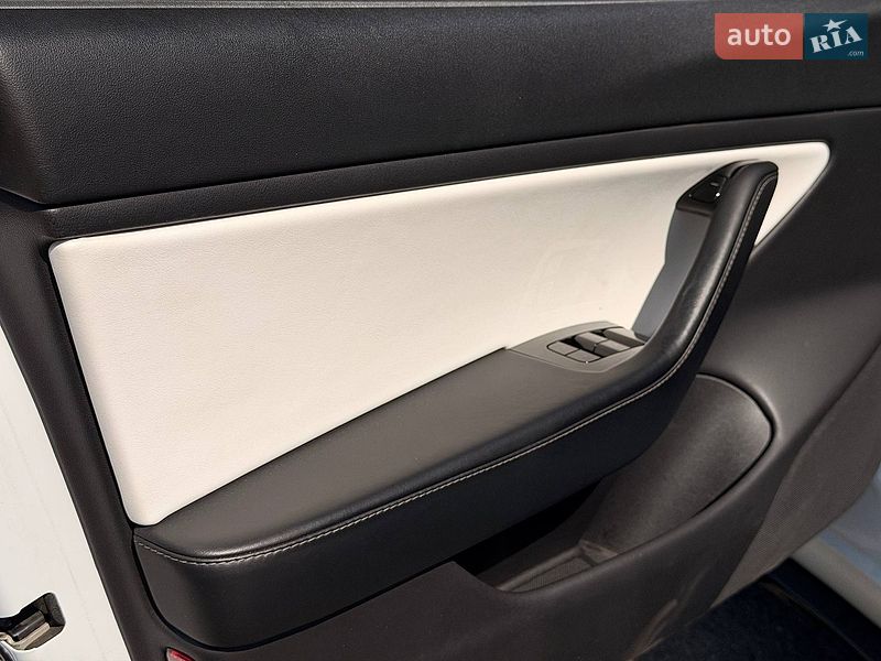 Седан Tesla Model 3 2019 в Кривому Розі