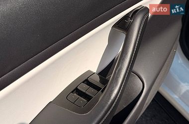 Седан Tesla Model 3 2019 в Кривому Розі