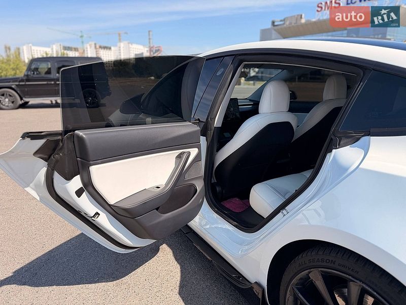 Седан Tesla Model 3 2019 в Кривому Розі