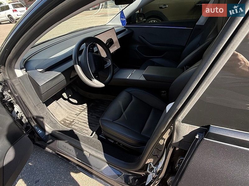 Седан Tesla Model 3 2024 в Білій Церкві