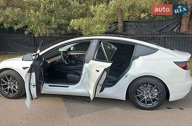 Седан Tesla Model 3 2021 в Луцке