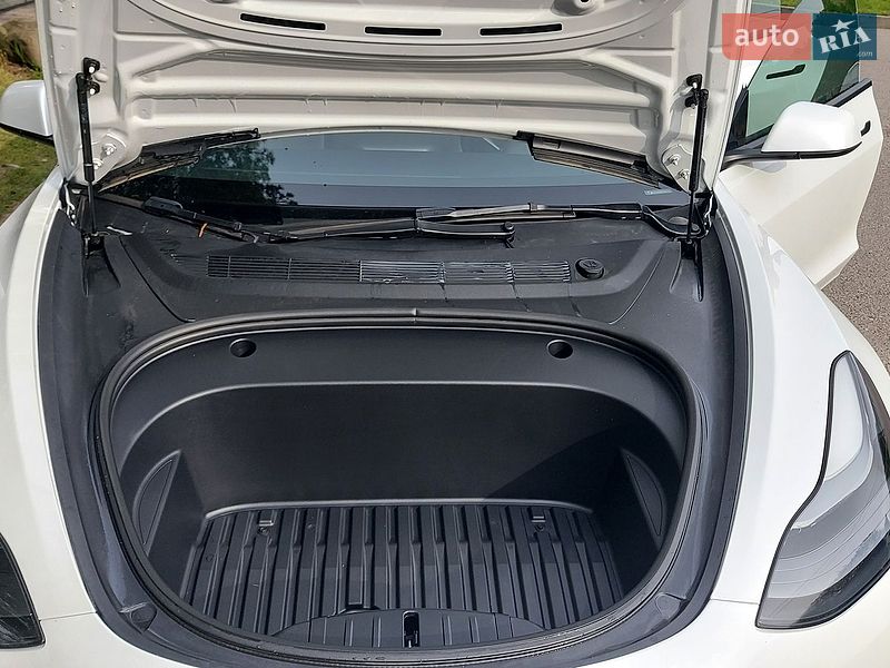 Седан Tesla Model 3 2021 в Луцке