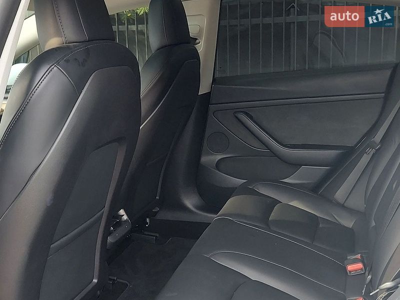 Седан Tesla Model 3 2021 в Луцке