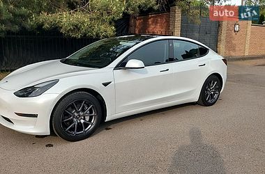 Седан Tesla Model 3 2021 в Луцке