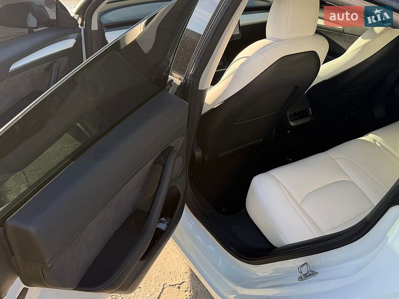 Седан Tesla Model 3 2021 в Запоріжжі